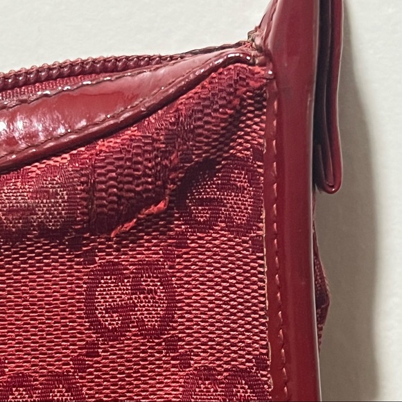 Authentic Gucci Canvas/Patent Leather crossbody - Picture 4 of 13